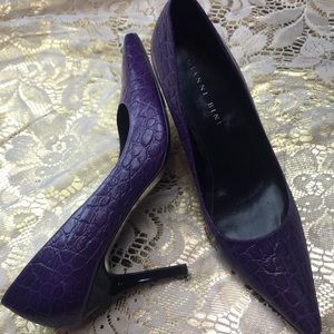 Gianni Bini faux alligator snake purple heels